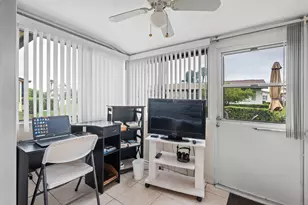 2822 Crosley Dr W, West Palm Beach, FL 33415 - Photo 12