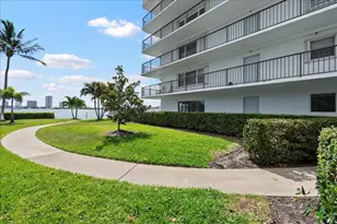3040 Lake Shore Dr, Riviera Beach, FL 33404 - Photo 32