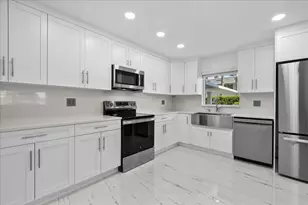 3040 Lake Shore Dr, Riviera Beach, FL 33404 - Photo 4