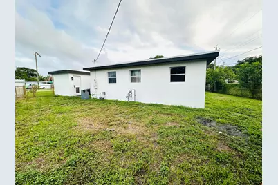 1865 W Chatham Road, West Palm Beach, FL 33415 - Photo 4