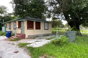 435 N 15th St, Fort Pierce, FL 34950 - Photo 10