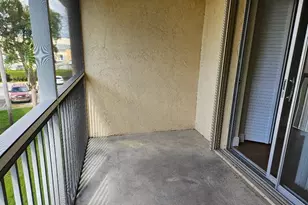 700 Village Green Ct, Palm Springs, FL 33461 - Photo 12