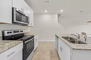 5731 SE Edgewater Cir, Stuart, FL 34997 - Photo 8