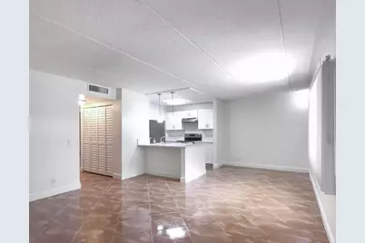 604 Meadows Circle #604, Boynton Beach, FL 33436 - Photo 2