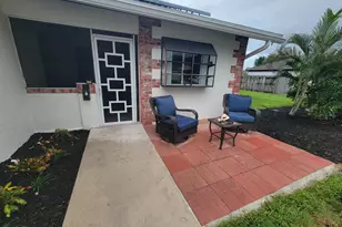 104 Arrowhead Cir, Jupiter, FL 33458 - Photo 2