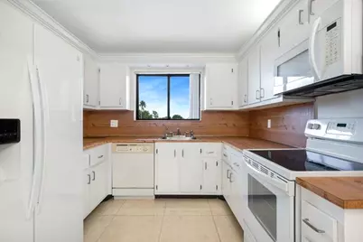 7770 Tahiti Lane #405, Lake Worth, FL 33467 - Photo 2