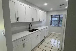 1427 Summit Run Cir, West Palm Beach, FL 33415 - Photo 4