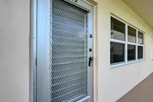 102 Coventry E, West Palm Beach, FL 33417 - Photo 2