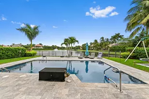 10437 Trianon Pl, Wellington, FL 33449 - Photo 2