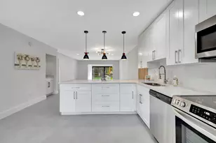 7898 Eastlake Dr, Boca Raton, FL 33433 - Photo 12