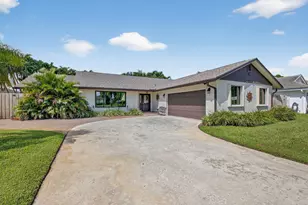 17705 Maplewood Dr, Boca Raton, FL 33487 - Photo 2