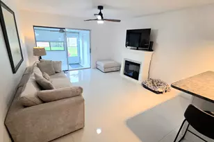 2568 Dudley Dr E, West Palm Beach, FL 33415 - Photo 10