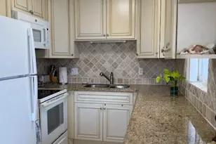 3402 Cynthia Ln, Palm Springs, FL 33461 - Photo 4