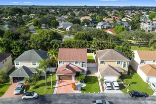 1078 Fairfax Cir W, Boynton Beach, FL 33436 - Photo 2
