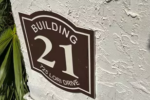 725 Lori Dr, Lake Worth Beach, FL 33461 - Photo 2