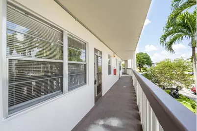 2044 Hythe C, Boca Raton, FL 33434 - Photo 4