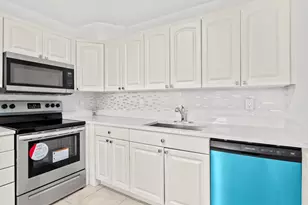 2044 Hythe C, Boca Raton, FL 33434 - Photo 10