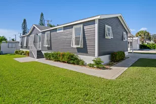 8328 SE Swan Ave, Hobe Sound, FL 33455 - Photo 2