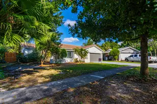 9811 NW 26th Ct, Coral Springs, FL 33065 - Photo 2