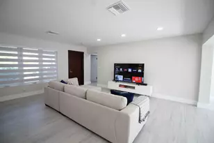 2548 SE 14th Street E, Pompano Beach, FL 33062 - Photo 10