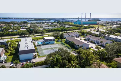 1901 Indian River Boulevard #E105, Vero Beach, FL 32960 - Photo 6