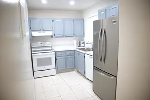 198 Lake Evelyn Dr, West Palm Beach, FL 33411 - Photo 2