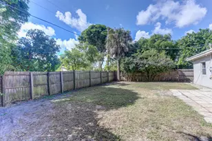 328 E Jasmine Dr, West Palm Beach, FL 33403 - Photo 12