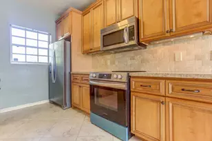 328 E Jasmine Dr, Lake Park, FL 33403 - Photo 10