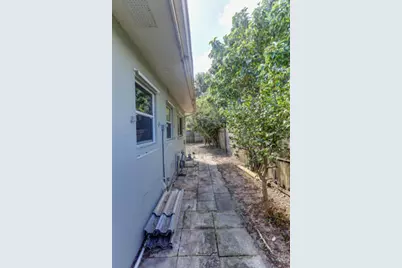 328 E Jasmine Drive, West Palm Beach, FL 33403 - Photo 14