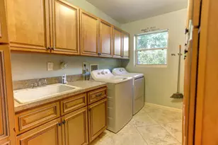 328 E Jasmine Dr, West Palm Beach, FL 33403 - Photo 28