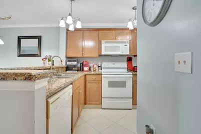 4855 Via Palm Lakes #902, West Palm Beach, FL 33417 - Photo 2