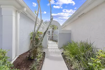 5 Brighton Court, Palm Beach Gardens, FL 33418 - Photo 4