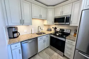359 Oakridge T, Deerfield Beach, FL 33442 - Photo 2