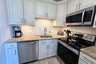 359 Oakridge T, Deerfield Beach, FL 33442 - Photo 4