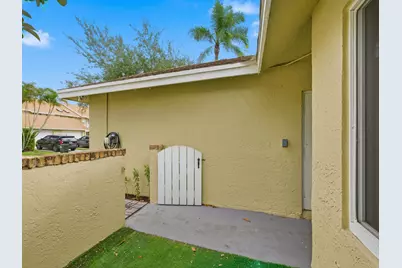 801 Maplewood Drive, Greenacres, FL 33415 - Photo 36