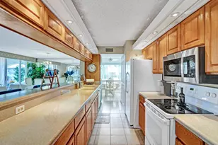 107 Half Moon Cir, Hypoluxo, FL 33462 - Photo 10