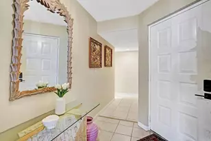 107 Half Moon Cir, Hypoluxo, FL 33462 - Photo 8