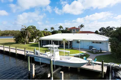 8585 SE Palm Street, Hobe Sound, FL 33455 - Photo 2