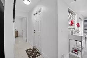 4310 Village Dr, Delray Beach, FL 33445 - Photo 4