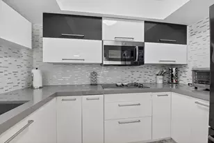 4310 Village Dr, Delray Beach, FL 33445 - Photo 10