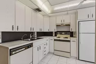 2001 Guildford A, Boca Raton, FL 33434 - Photo 32