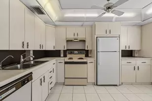 2001 Guildford A, Boca Raton, FL 33434 - Photo 34