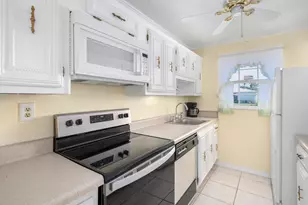 109 Lakes End Dr, Fort Pierce, FL 34982 - Photo 6