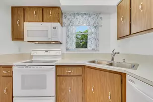 18081 SE Country Club Dr, Jupiter, FL 33469 - Photo 10