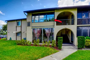 302 Pine Ridge Cir, Greenacres, FL 33463 - Photo 2