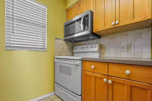 689 NE 6th Ct, Boynton Beach, FL 33435 - Photo 14