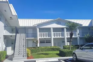 19 Colonial Club Dr, Boynton Beach, FL 33435 - Photo 2