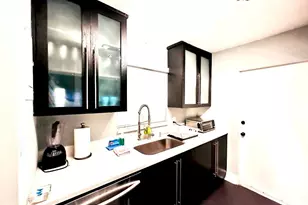 2424 NE 9th St, Fort Lauderdale, FL 33304 - Photo 2