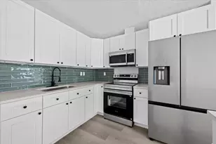 905 SE 10th St, Stuart, FL 34994 - Photo 1