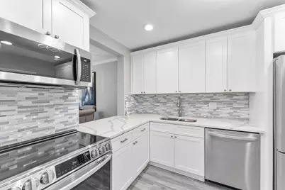 118 Lake Constance Drive, West Palm Beach, FL 33411 - Photo 2